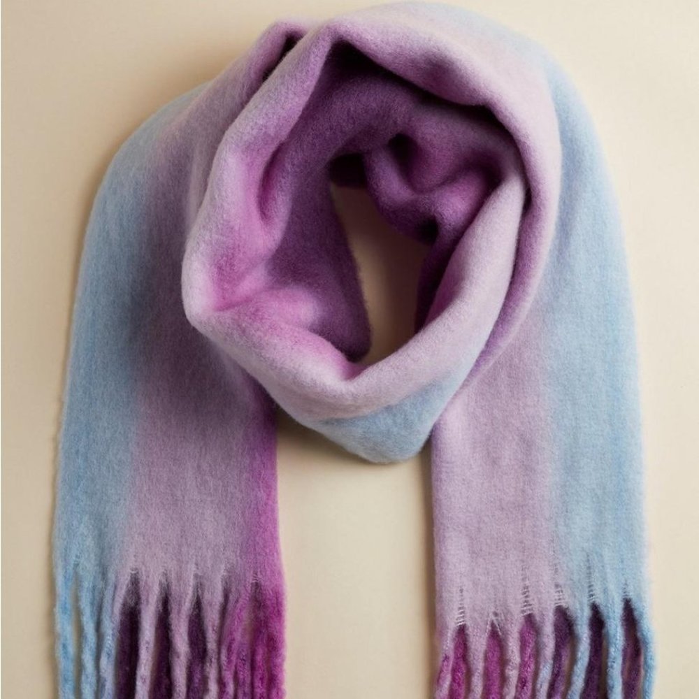 ❤️NWT TORRID SCARF ☆ VERY SOFT ☆ FRINGE DETAIL ☆ PASTEL BLUE PURPLE ☆ YARN KNIT